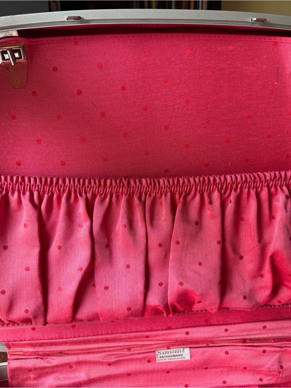 Samsonite Hot Pink Structured Cosmetic Case - Picture 6 of 11